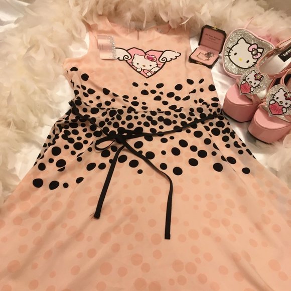 ADORABLE pin up style hello kitty dress and matching neckalce!